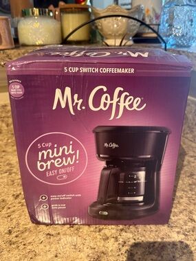 Mr. Coffee Mini Brew Switch Black Coffee Maker 25 Ounces of Coffee Compact